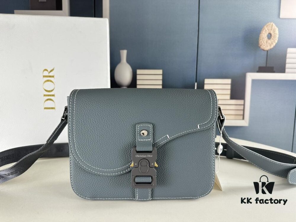 Box Included [Top Original Version] This mini saddle messenger bag is exquisitely stylish, crafted from black grained calf leather and adorned with a flap closure and 'DIOR' signature, highlighting the refined charm of the saddle design. Spacious interior compartments with a patch pocket accommodate daily essentials. Equipped with an adjustable leather shoulder strap for versatile wear as a shoulder or crossbody bag.