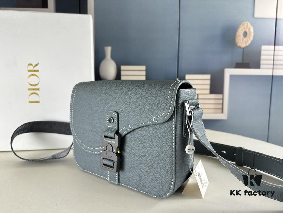 Box Included [Top Original Version] This mini saddle messenger bag is exquisitely stylish, crafted from black grained calf leather and adorned with a flap closure and 'DIOR' signature, highlighting the refined charm of the saddle design. Spacious interior compartments with a patch pocket accommodate daily essentials. Equipped with an adjustable leather shoulder strap for versatile wear as a shoulder or crossbody bag.