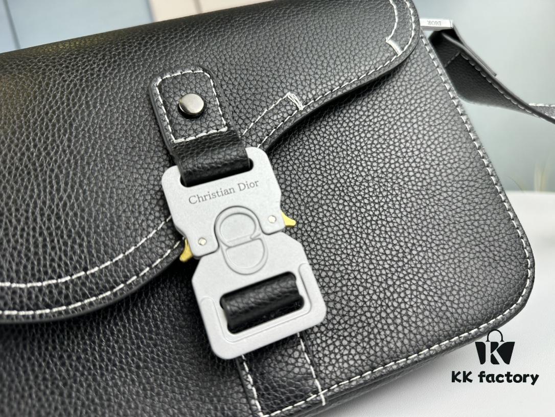 Box Included [Top Original Version] This miniature saddle messenger bag is exquisitely stylish, crafted from black grained cowhide leather and adorned with a flap closure and 'DIOR' signature, highlighting the refined charm of the saddle design. Spacious interior compartments with a patch pocket for organizing daily essentials. Equipped with an adjustable leather shoulder strap for versatile wear as a shoulder or crossbody bag.