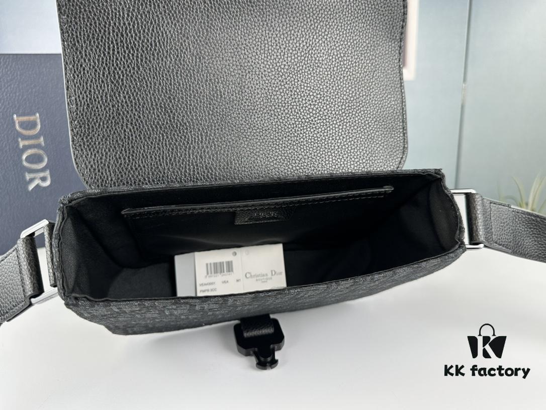 Box Included [Top Original Version] This mini saddle messenger bag is exquisitely fashionable, crafted from black grained cowhide leather with a flap closure and 'DIOR' signature, highlighting the refined charm of the saddle design. Spacious interior compartments with a patch pocket to store daily essentials. Equipped with an adjustable leather shoulder strap for shoulder or crossbody wear.