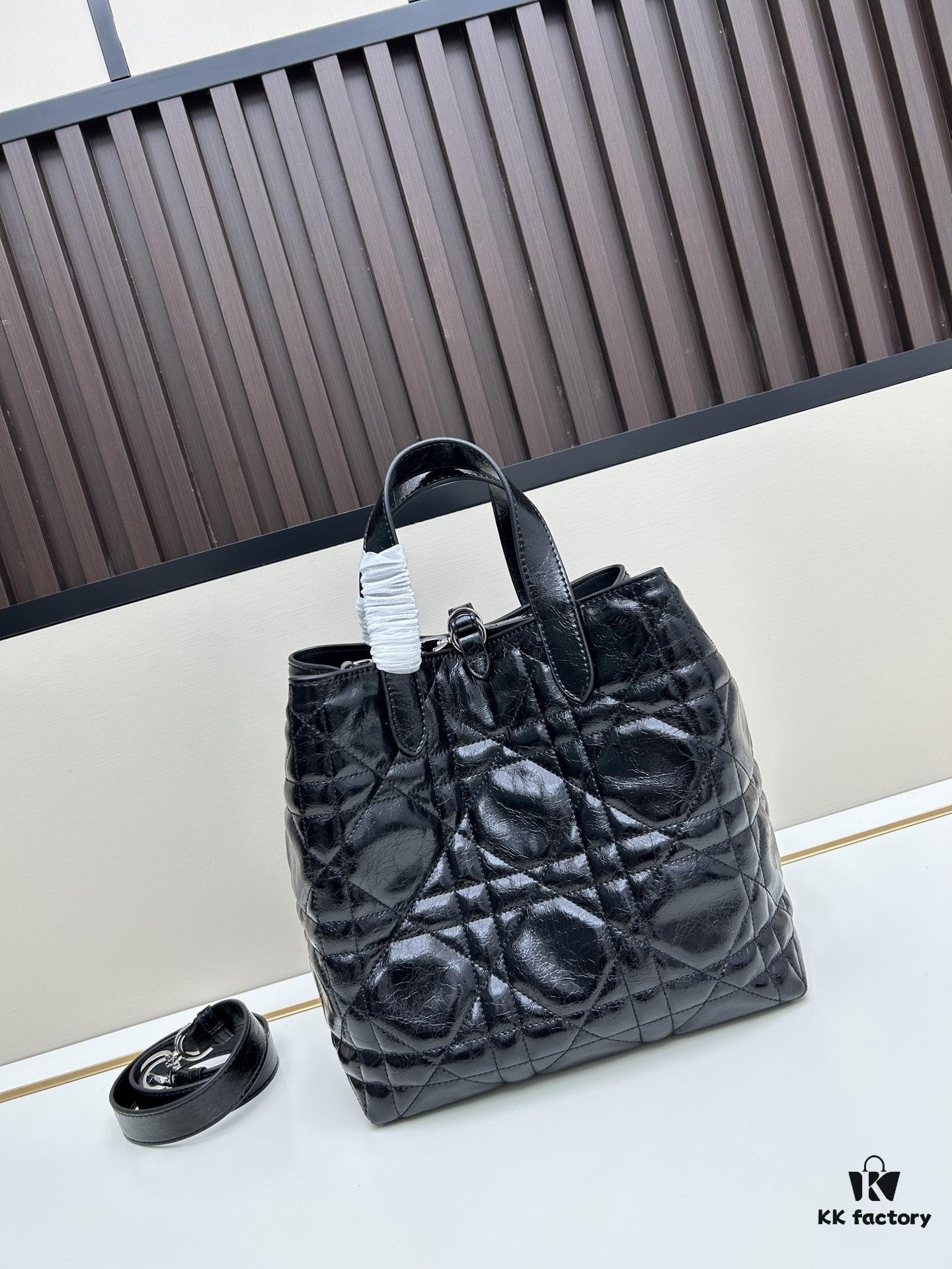 Medium Dior Toujours Vertical Handbag in Blush Beige Calfskin Leather