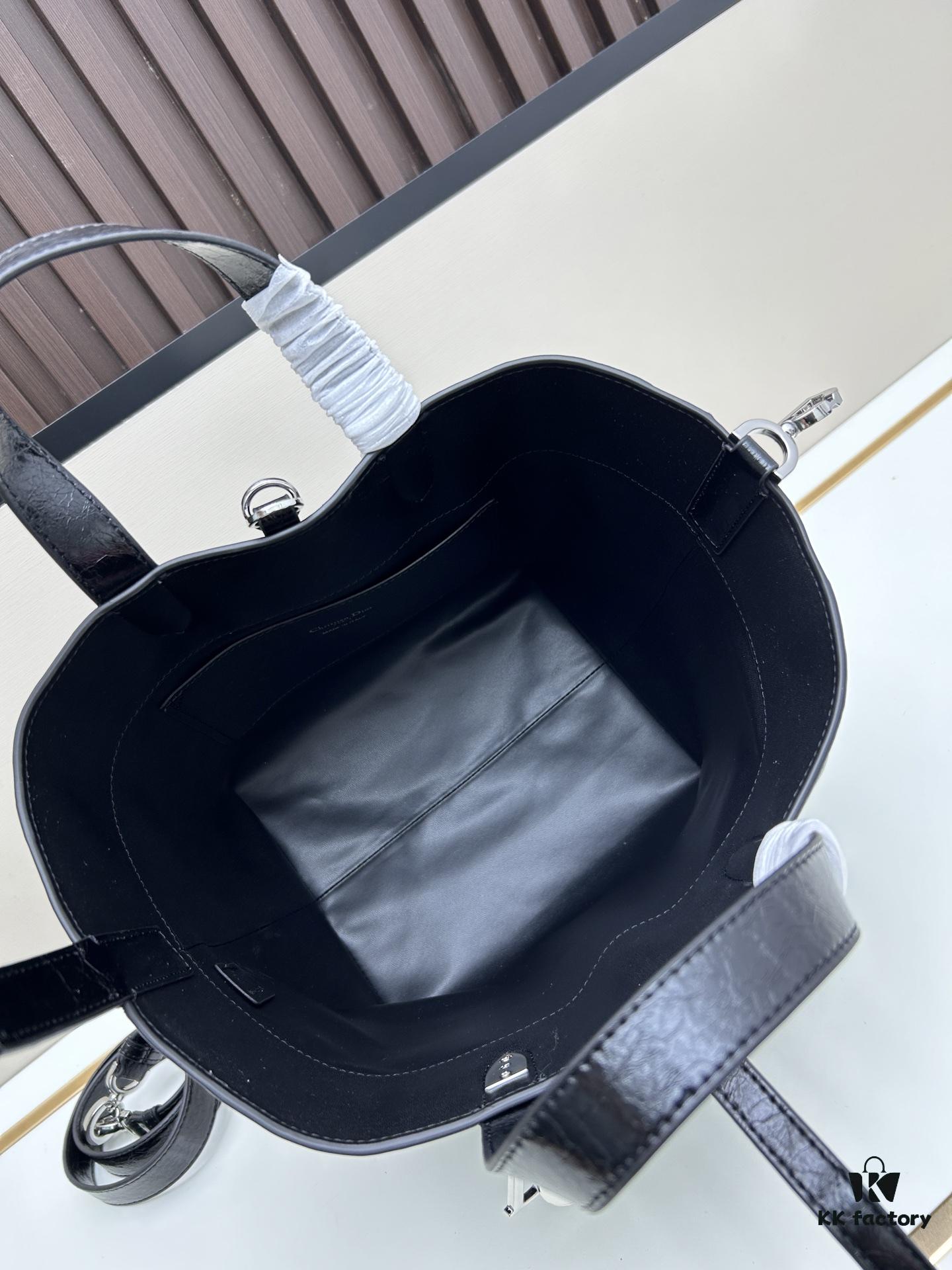 Medium Dior Toujours Vertical Handbag in Blush Beige Calfskin Leather