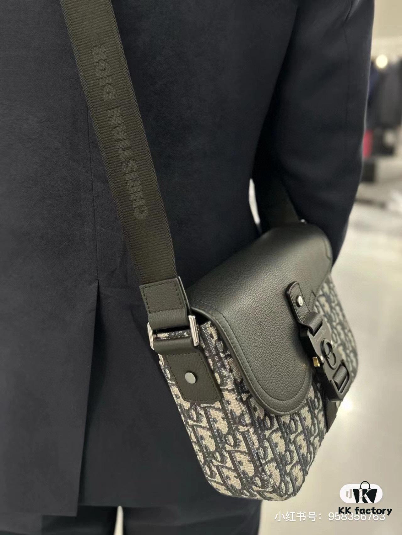 Box Included [Top Original Version] This mini saddle messenger bag is exquisitely crafted and stylish, made from black grained calf leather with a flap closure and 'DIOR' signature, highlighting the refined charm of the saddle design. Spacious interior compartments with a patch pocket for organizing daily essentials. Adjustable leather shoulder strap allows for shoulder or crossbody wear.