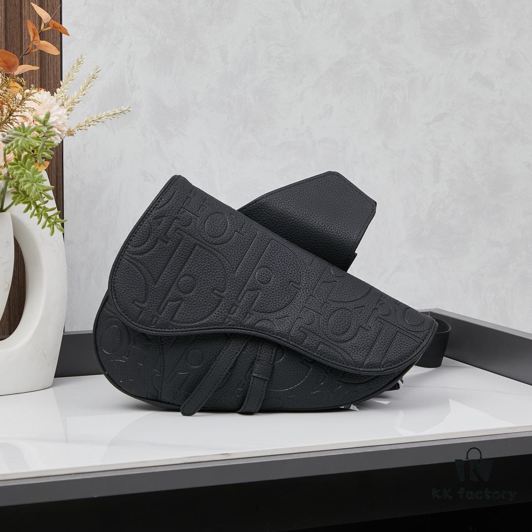 This boxed saddle bag is a new piece from the classic collection, crafted in black grained calfskin leather.