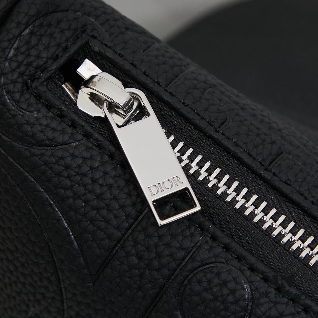 This boxed saddle bag is a new piece from the classic collection, crafted in black grained calfskin leather.