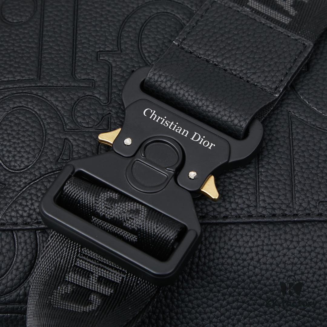 This boxed saddle bag is a new piece from the classic collection, crafted in black grained calfskin leather.