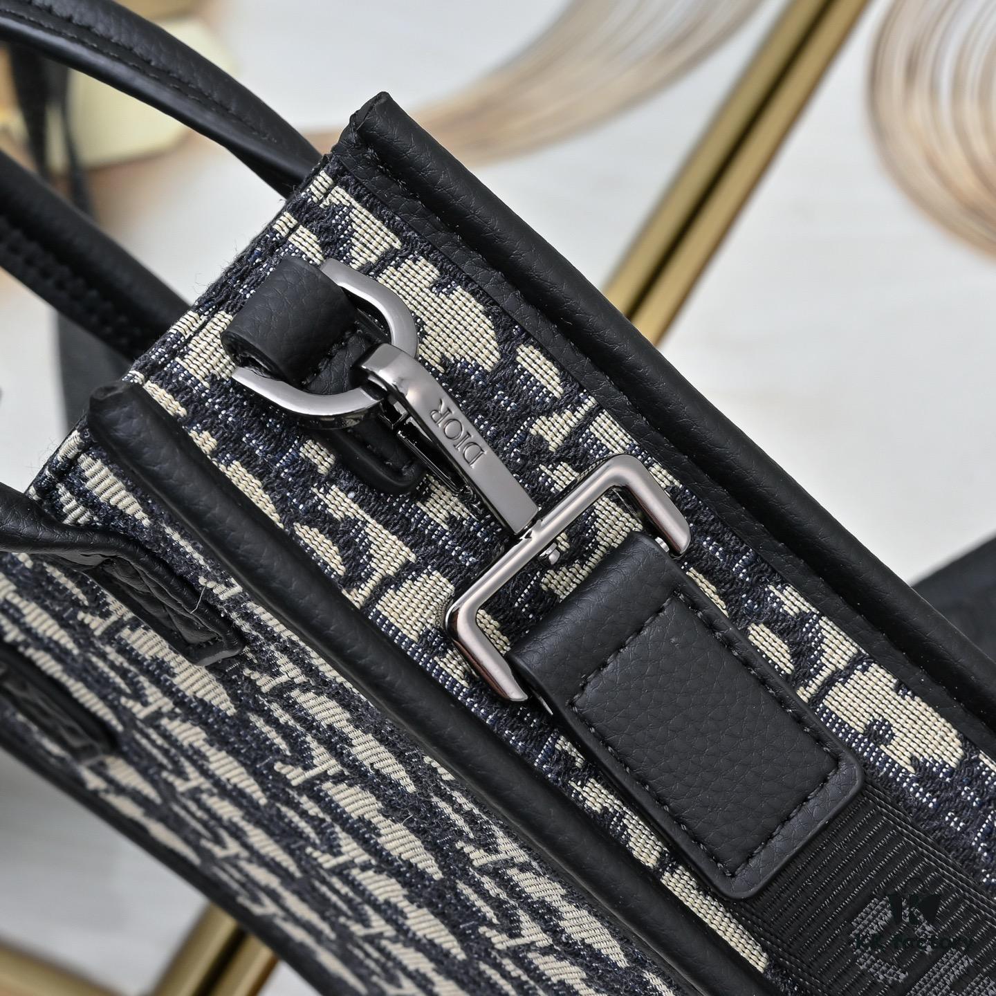 Dior Cd Diamond Canvas Wash Bag