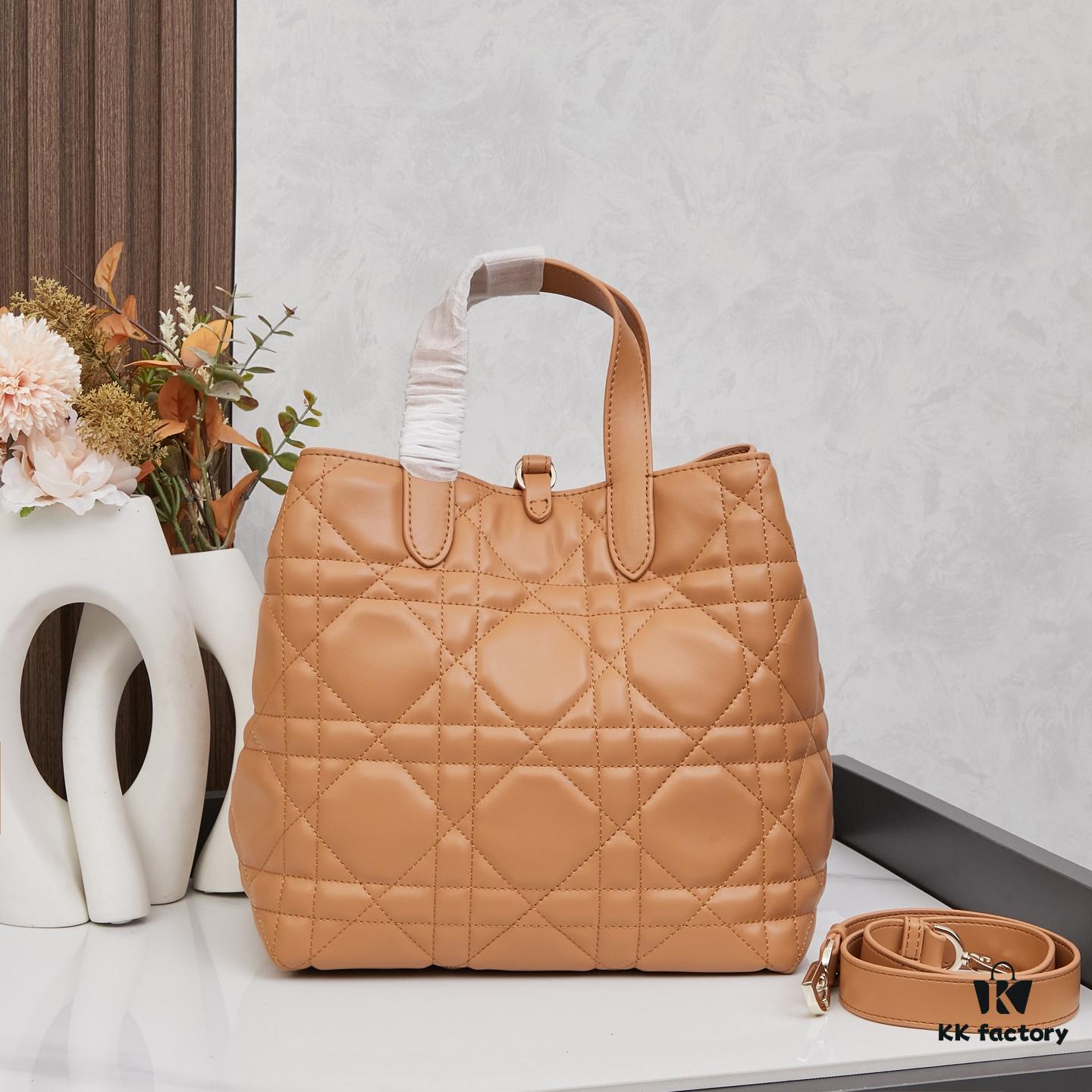 Medium Dior Toujours Vertical Handbag in Blush Beige Calfskin Leather