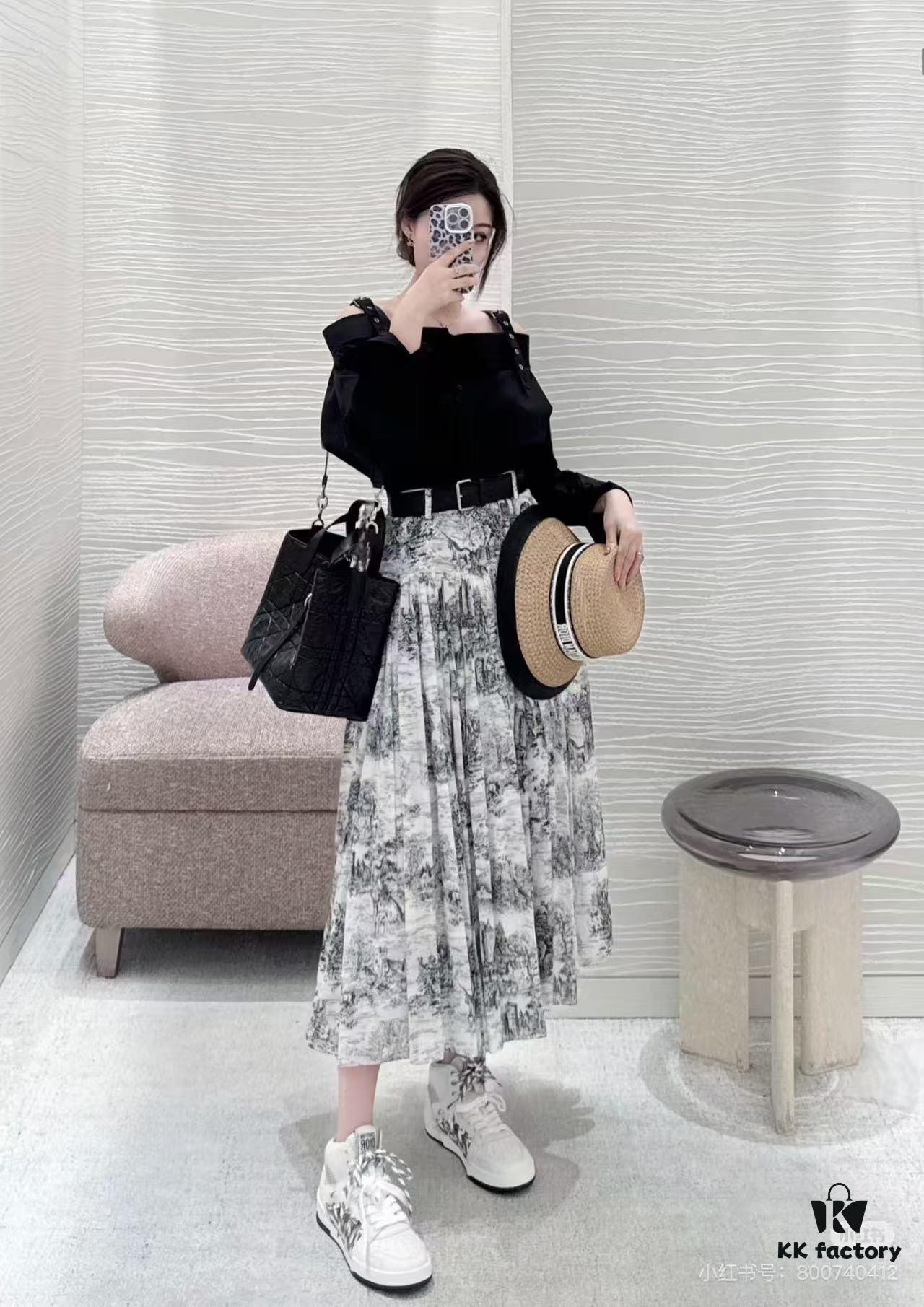 Dior Toujours Vertical Handbag in Blush Beige Calfskin with Large Quilting