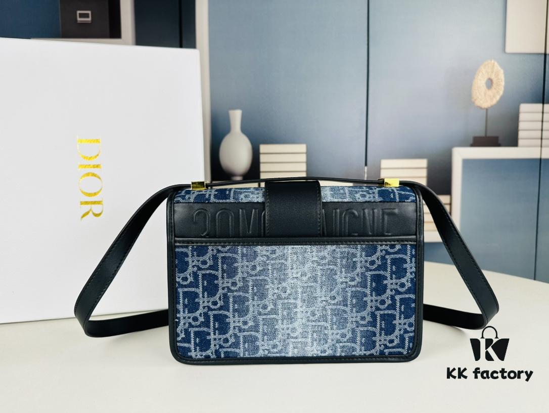 Large 30 Montaigne East-West Handbag in Denim Dior Oblique Jacquard