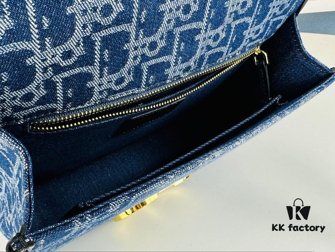 Large 30 Montaigne East-West Handbag in Denim Dior Oblique Jacquard