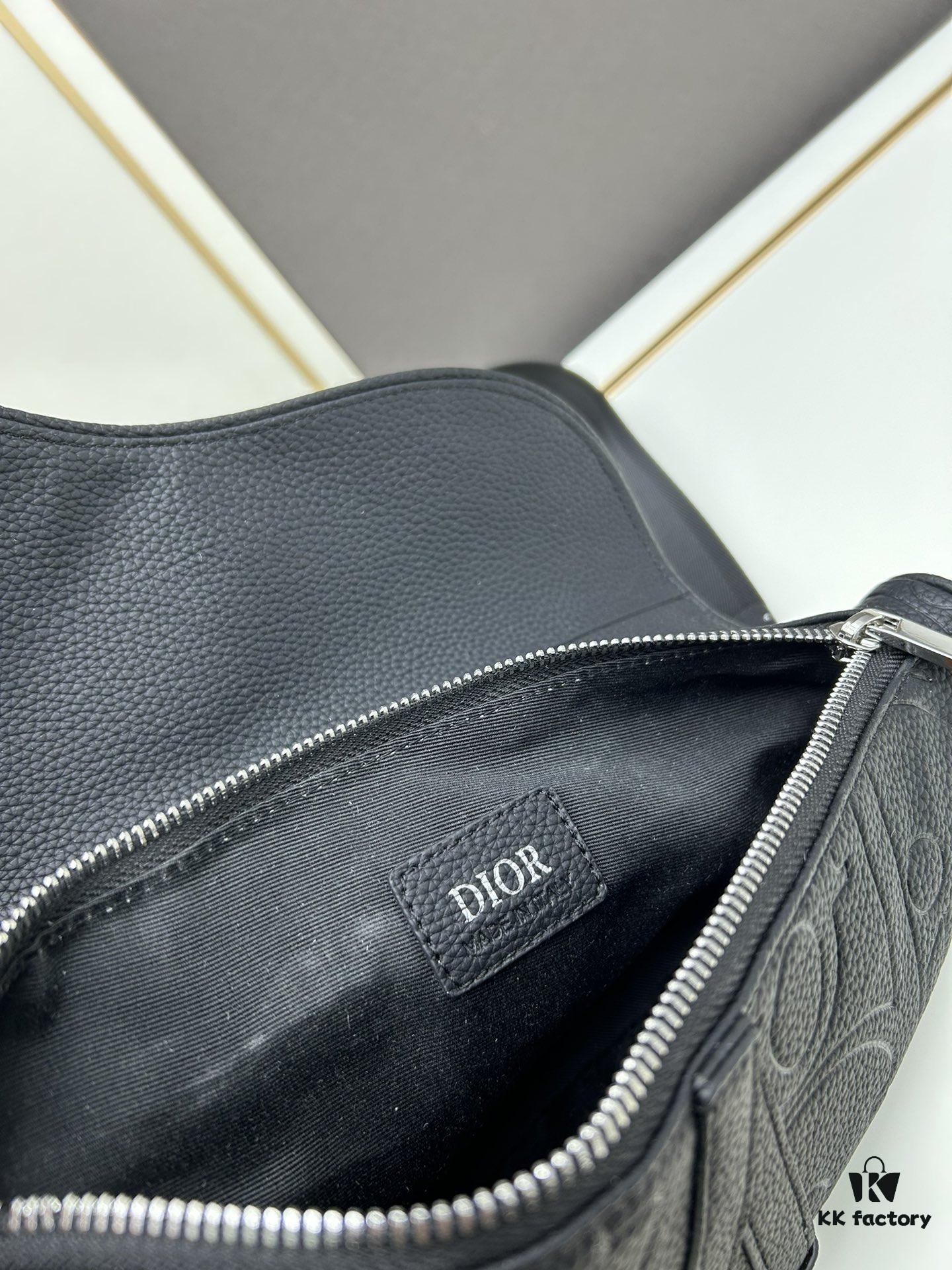 This boxed saddle bag is a new piece from the classic collection, meticulously crafted from black grained leather. A magnetic flap conceals a zip pocket for daily essentials, and it features an adjustable Christian Dior jacquard webbing strap for shoulder or crossbody wear.