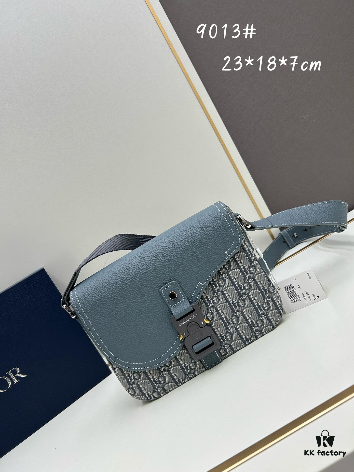 Box Included [Top Original Version] This miniature saddle messenger bag is exquisitely stylish, meticulously crafted from black grained calf leather and accentuated with a flap closure and 'DIOR' signature, highlighting the refined charm of the saddle design. Spacious interior compartments with a slip pocket accommodate all daily essentials. Equipped with an adjustable leather shoulder strap for versatile wear as a shoulder or crossbody bag.