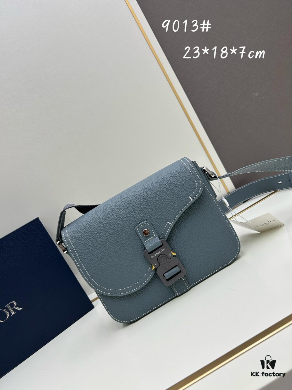 Box Included [Top Original Version] This mini saddle messenger bag is exquisitely crafted and stylish, made from black grained calf leather with a flap closure and 'DIOR' signature, highlighting the refined charm of the saddle design. Spacious interior compartments with a patch pocket for organizing daily essentials. Equipped with an adjustable leather shoulder strap for versatile wear as a shoulder or crossbody bag.