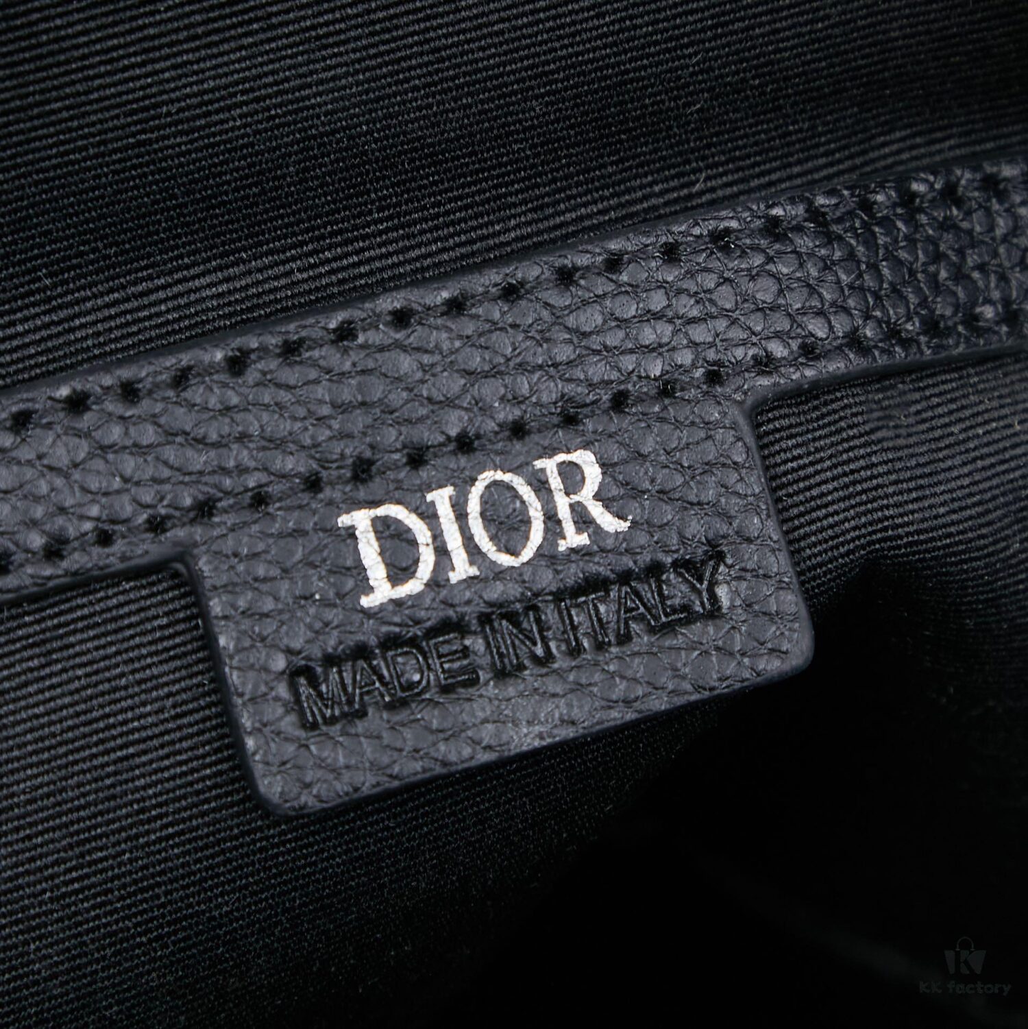 New Arrival with Box This Year's Latest Dior^_^ [Rising][Rising][Rising] The newest crossbody bag design of the season, inspired by the Rider handbag, compact and practical. Crafted with iconic beige and black Oblique pattern, front zip pocket features a 'DIOR' signature logo.