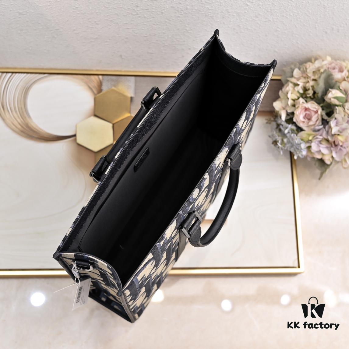 Top-Grade Original 🔥 Oblique Fabric East-West Handbag