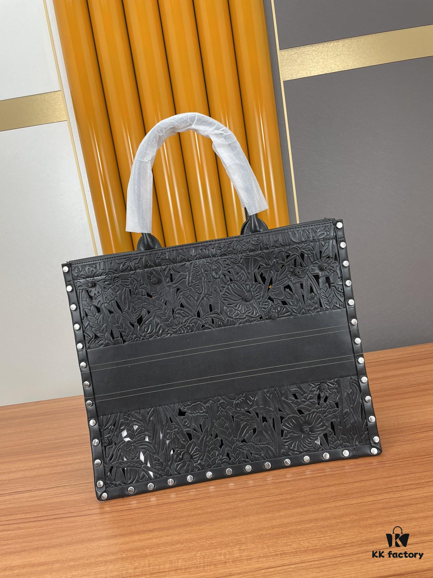 Large and Medium Size | Handcrafted Leather Sculpture Artwork 👑 Dior Spring Collection Latest Tote Bag Shoulder Bag 🎒 Official Website Series Runway Style