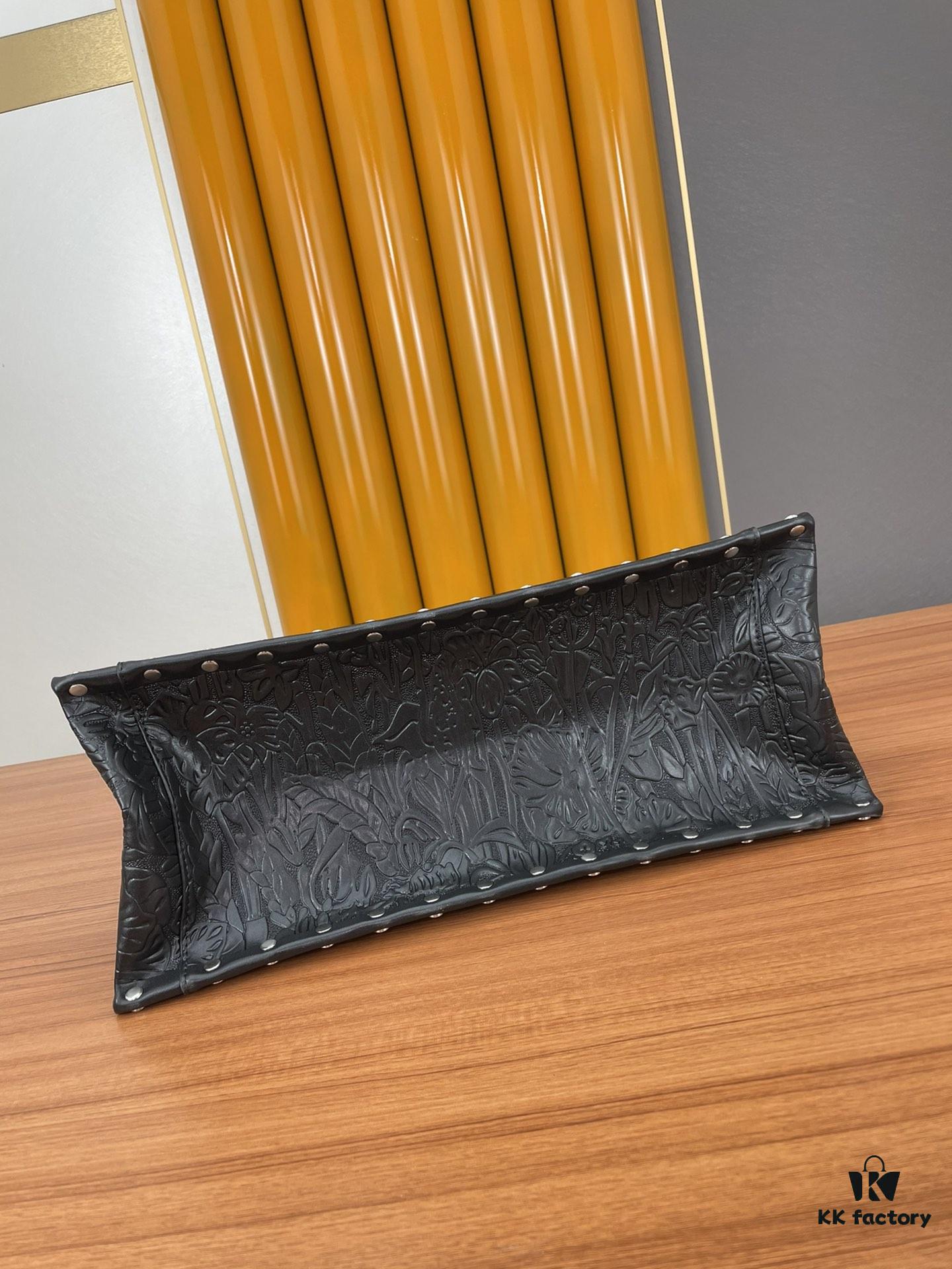 Large and Medium Size | Handcrafted Leather Sculpture Artwork 👑 Dior Spring Collection Latest Tote Bag Shoulder Bag 🎒 Official Website Series Runway Style