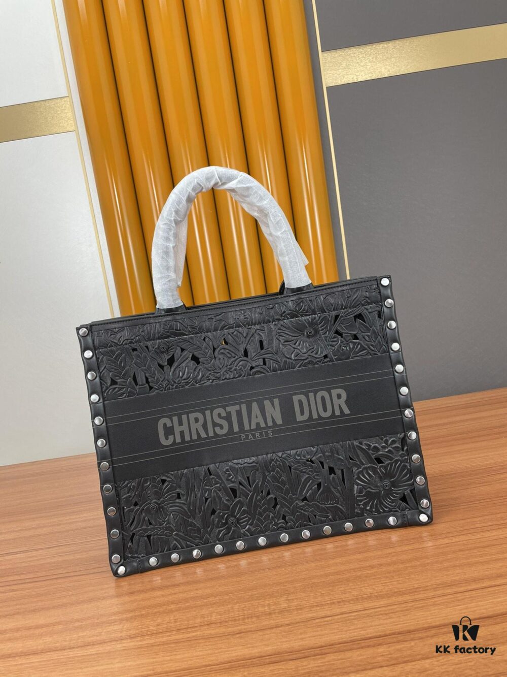 Large and Medium Size | Handcrafted Leather Sculpture Art Piece 👑 Dior Spring Collection Shopping Tote Shoulder Bag 🎒