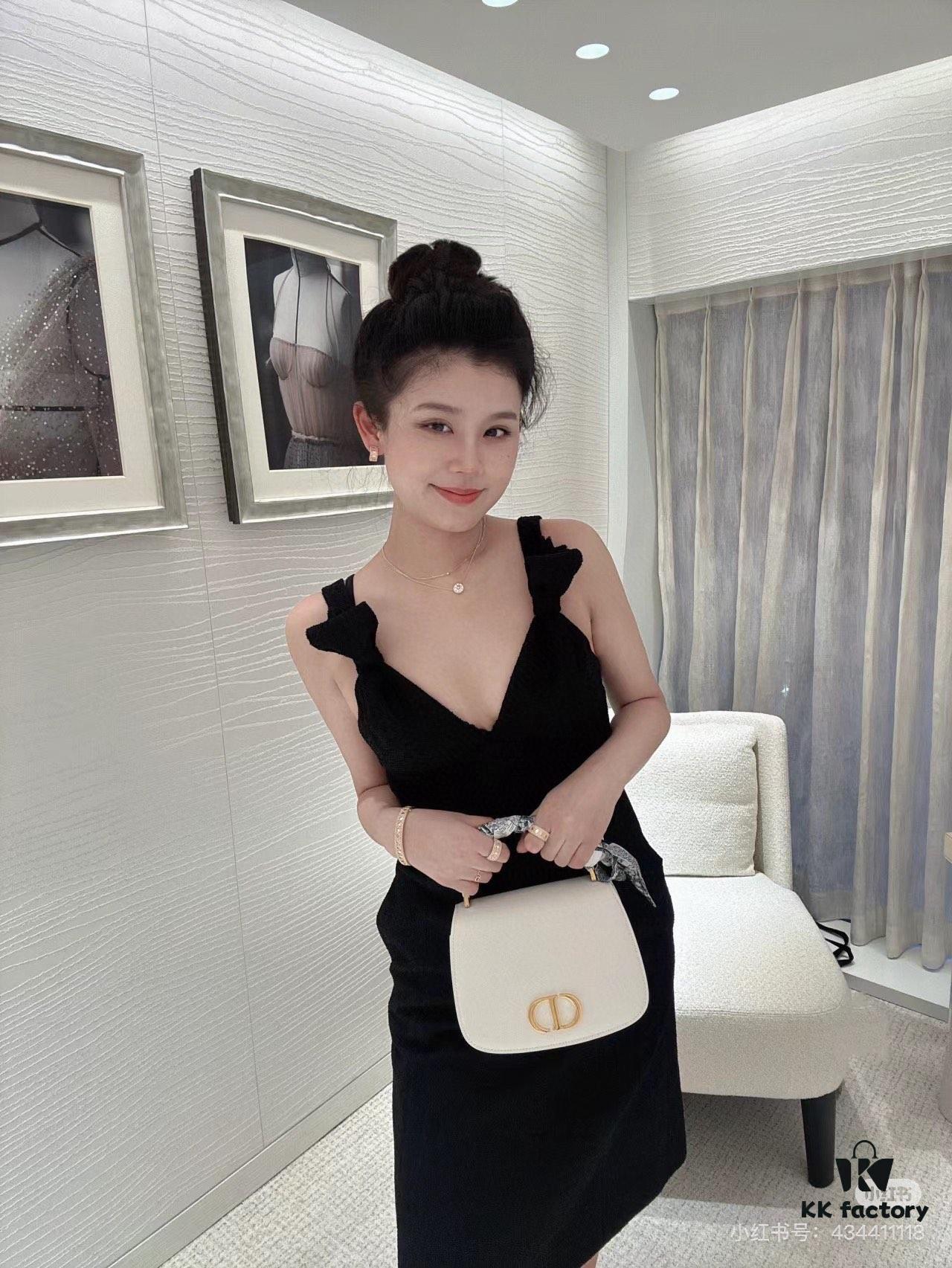 30 Montaigne Avenue Top Handle Bag (With Box) - Medium Size