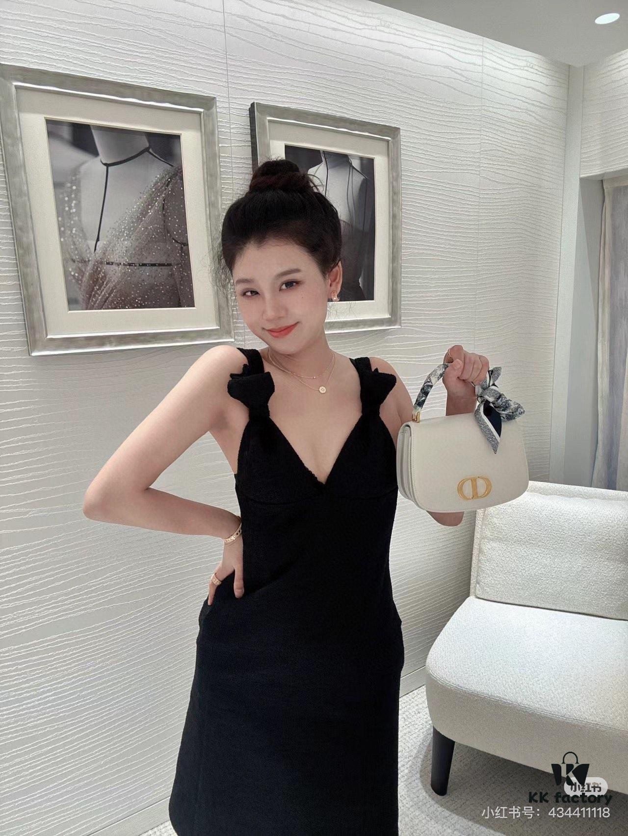 30 Montaigne Avenue Top Handle Bag (With Box) - Medium Size