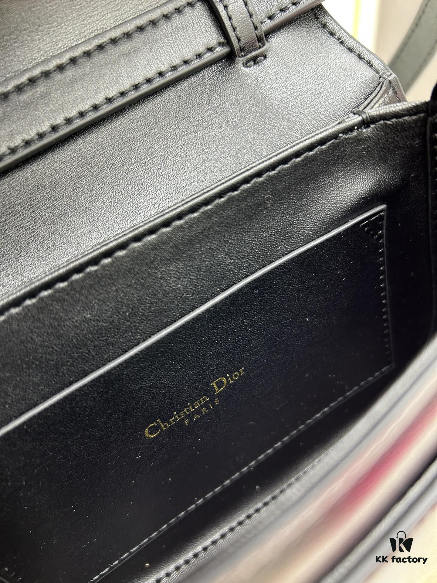 30 Montaigne Avenue Top Handle Bag (With Box) – Medium Size