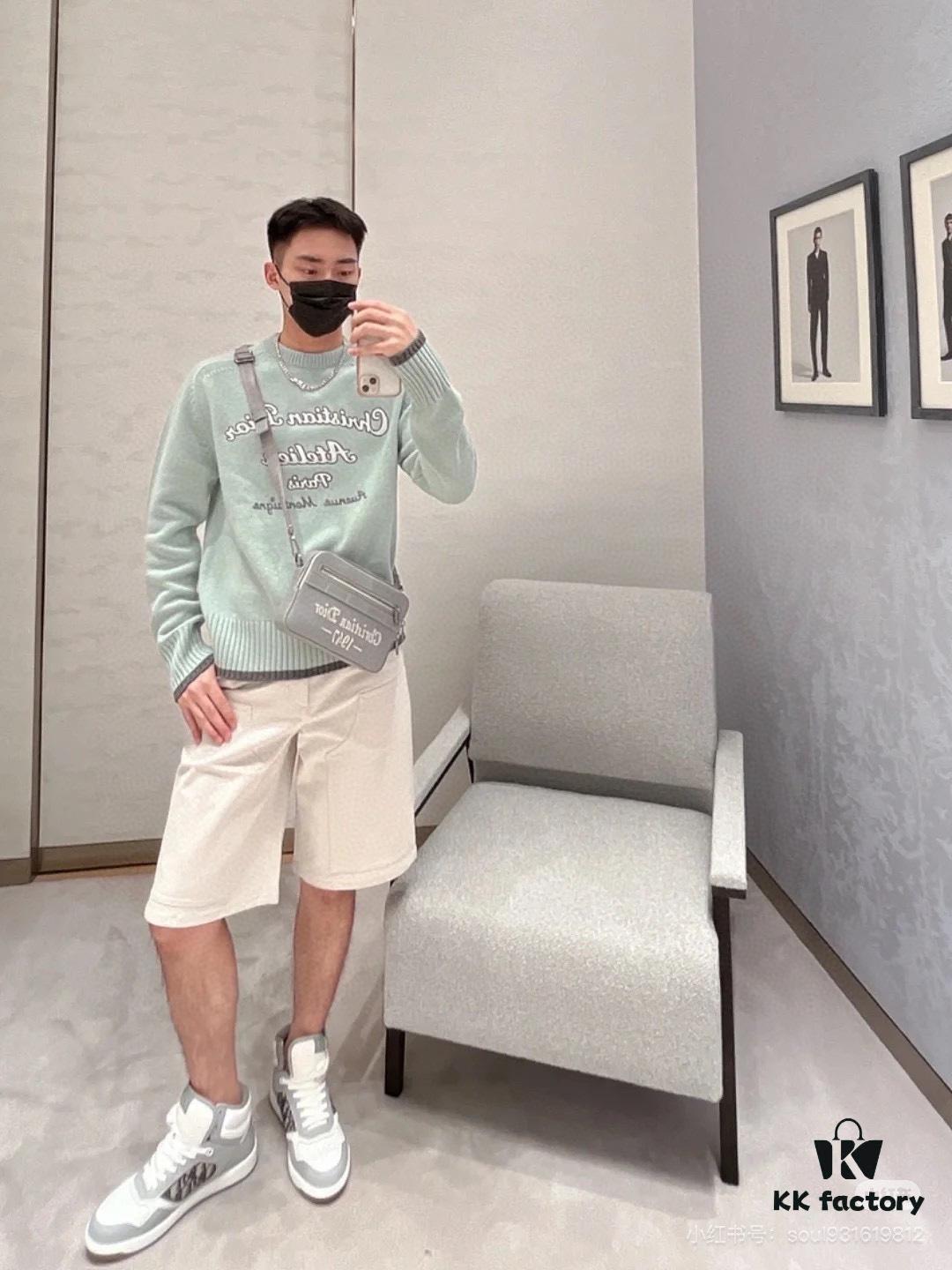 Dior Gray Camera-Grained Calfskin Messenger Bag | Safari Style | Compact Design with Detachable Strap