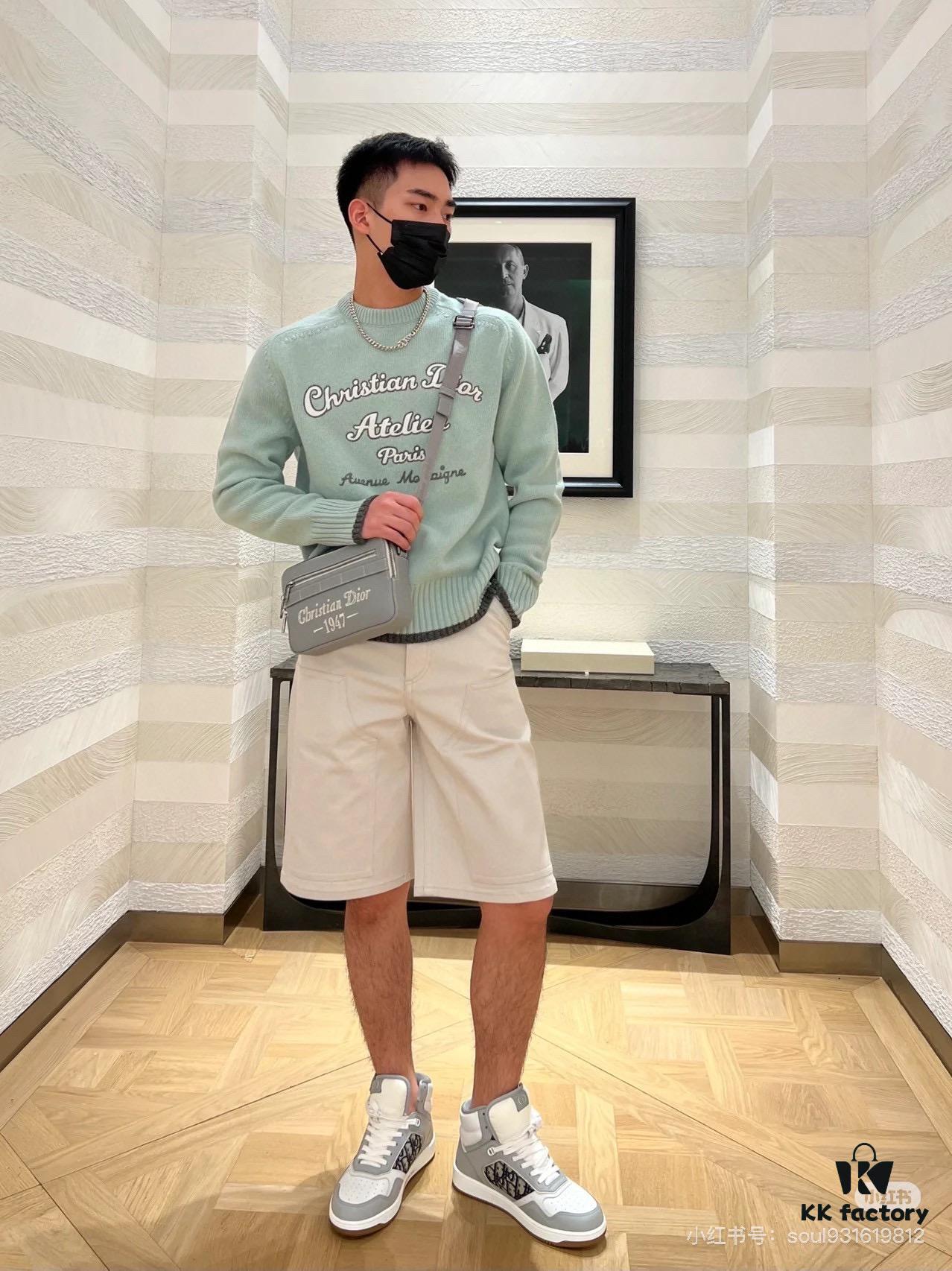 Dior Gray Camera-Grained Calfskin Messenger Bag | Safari Style | Compact Design with Detachable Strap