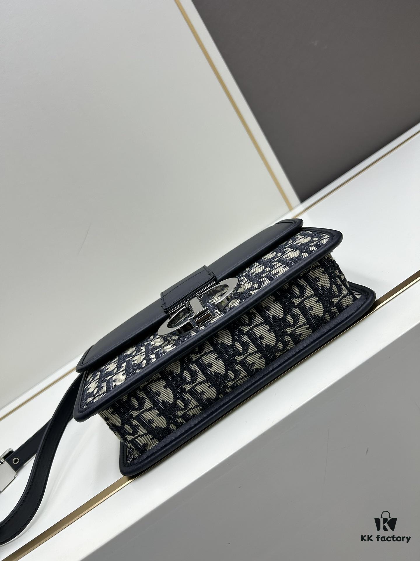 Large Di0r 30 Montaigne ♥️ Montaigne Bag