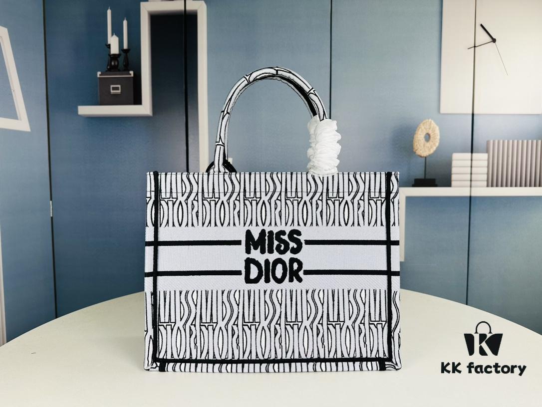 Original Order Embroidered Medium Di0r Book Tote