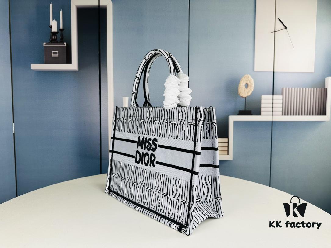 Original Order Embroidered Medium Di0r Book Tote