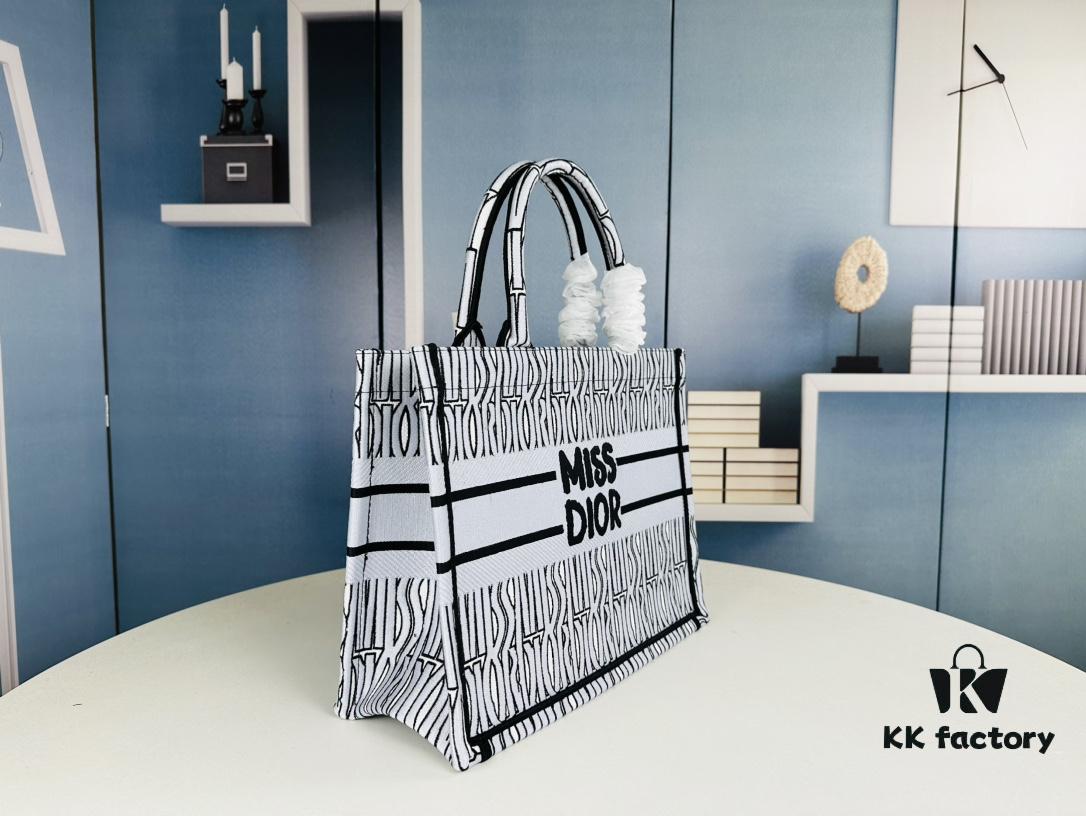 Original Order Embroidered Medium Di0r Book Tote