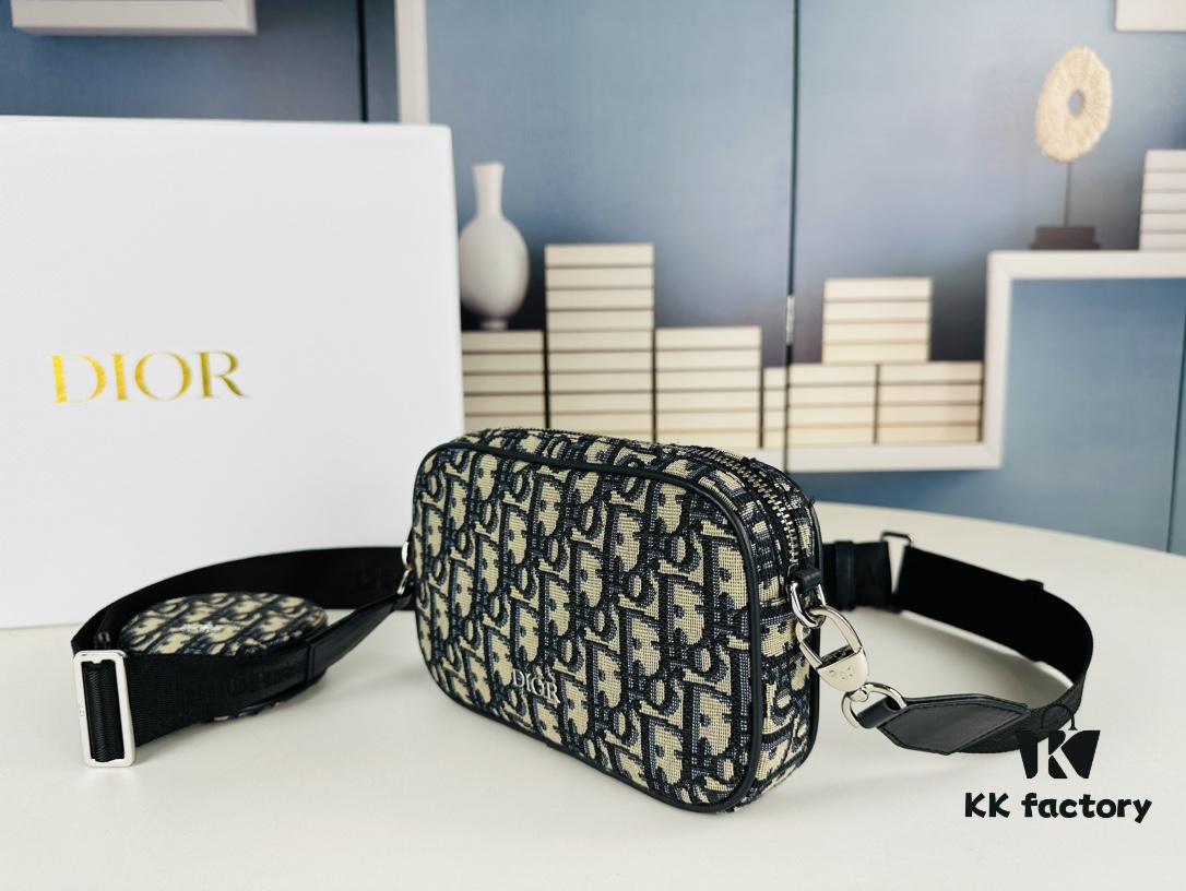 Dior❤ New Season 🆕 Crossbody Canvas Bag, Letter Bag Made with Classic Monogram, Spacious and Versatile Design