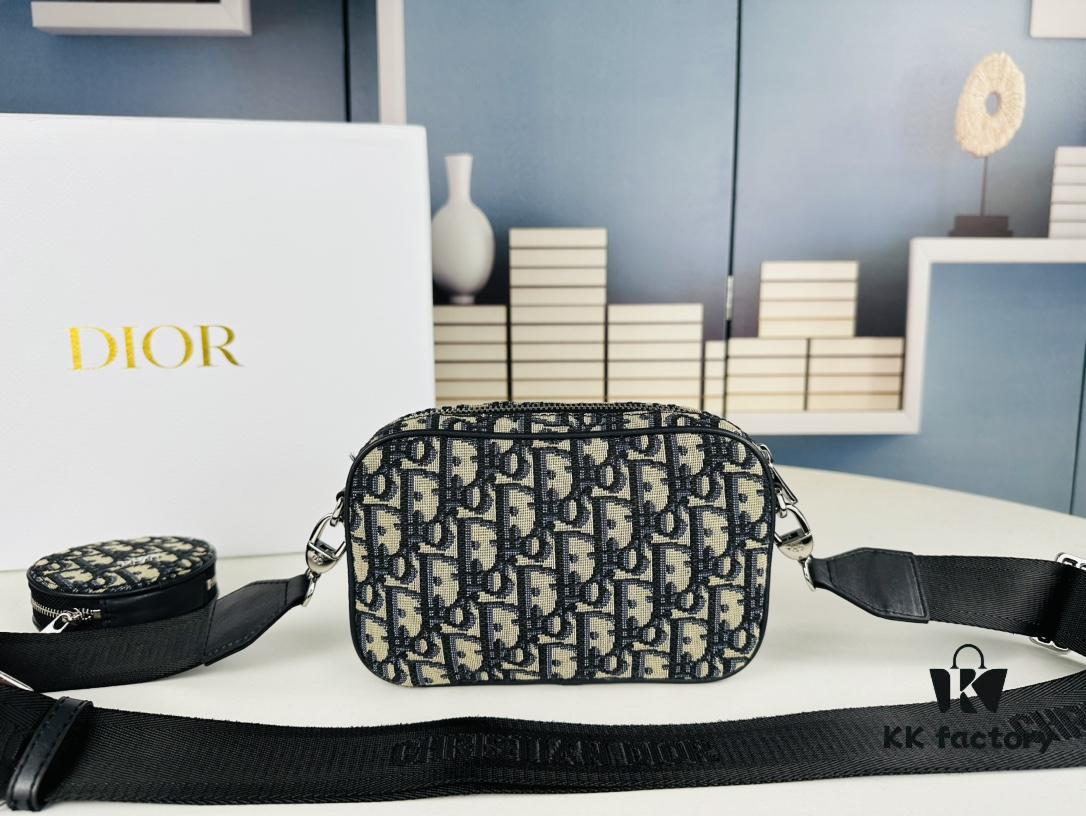 Dior❤ New Season 🆕 Crossbody Canvas Bag, Letter Bag Made with Classic Monogram, Spacious and Versatile Design