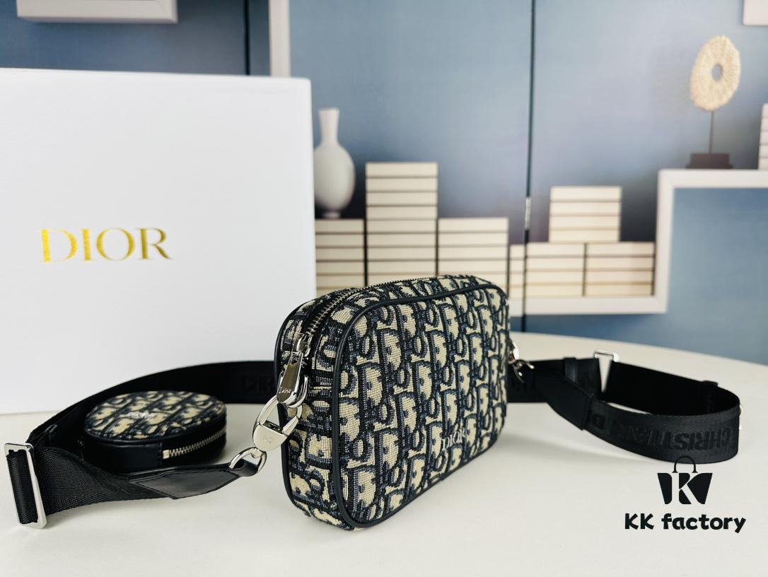 Dior❤ New Season 🆕 Crossbody Canvas Bag, Letter Bag Made with Classic Monogram, Spacious and Versatile Design