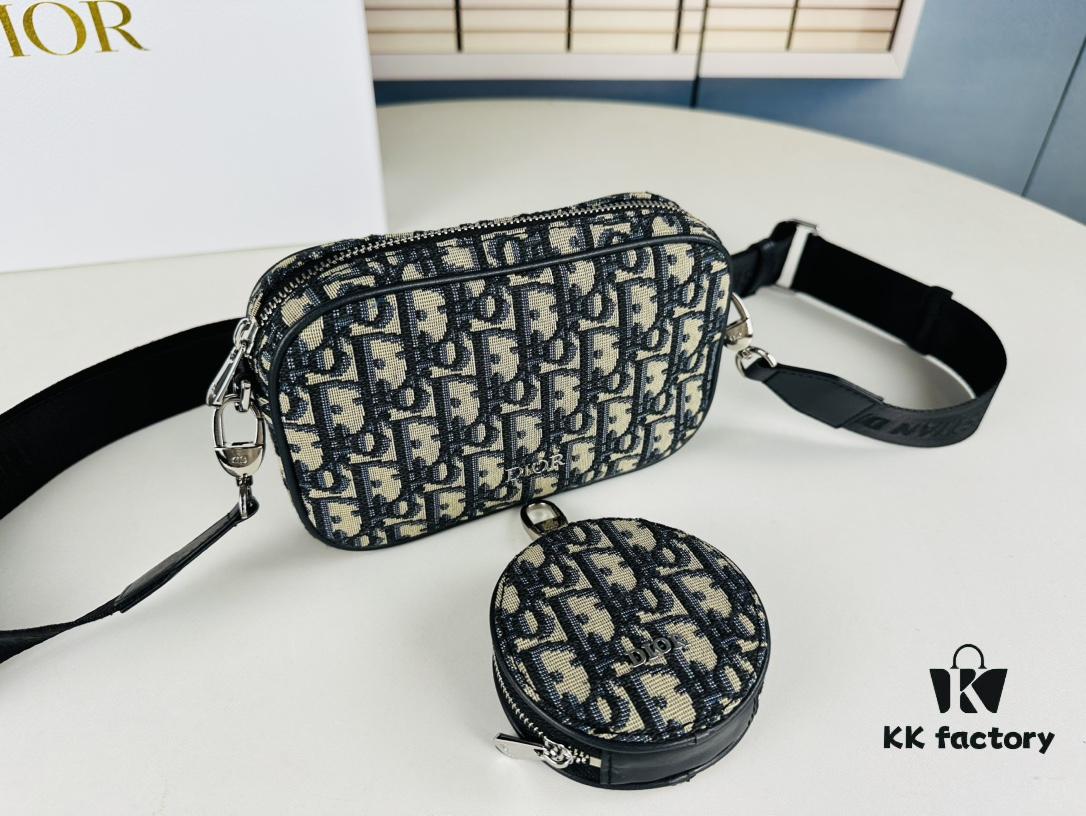 Dior❤ New Season 🆕 Crossbody Canvas Bag, Letter Bag Made with Classic Monogram, Spacious and Versatile Design