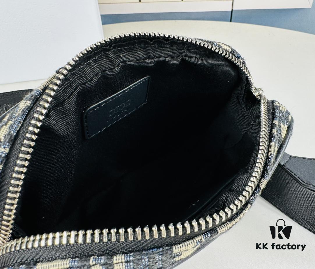 Dior❤ New Season 🆕 Crossbody Canvas Bag, Letter Bag Made with Classic Monogram, Spacious and Versatile Design