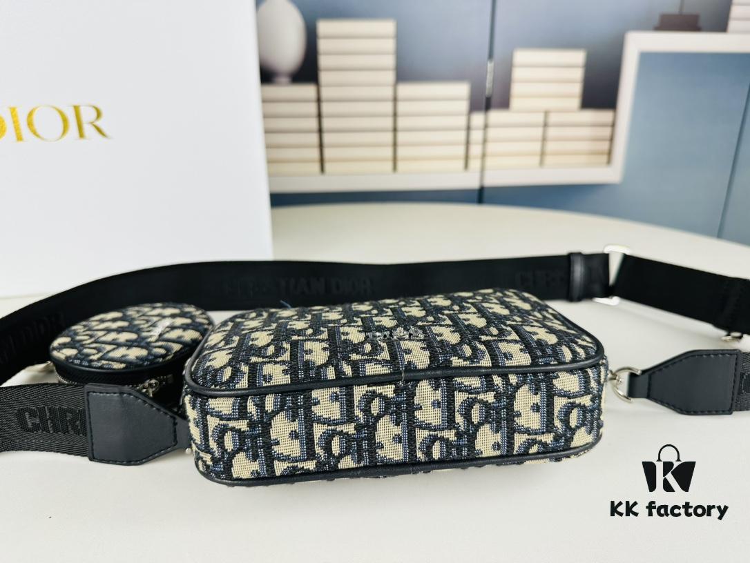 Dior❤ New Season 🆕 Crossbody Canvas Bag, Letter Bag Made with Classic Monogram, Spacious and Versatile Design