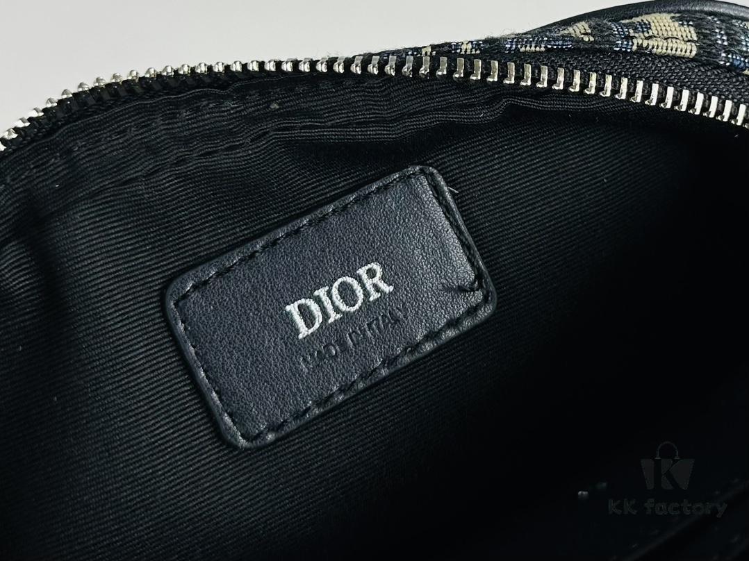 Dior❤ New Season 🆕 Crossbody Canvas Bag, Letter Bag Made with Classic Monogram, Spacious and Versatile Design