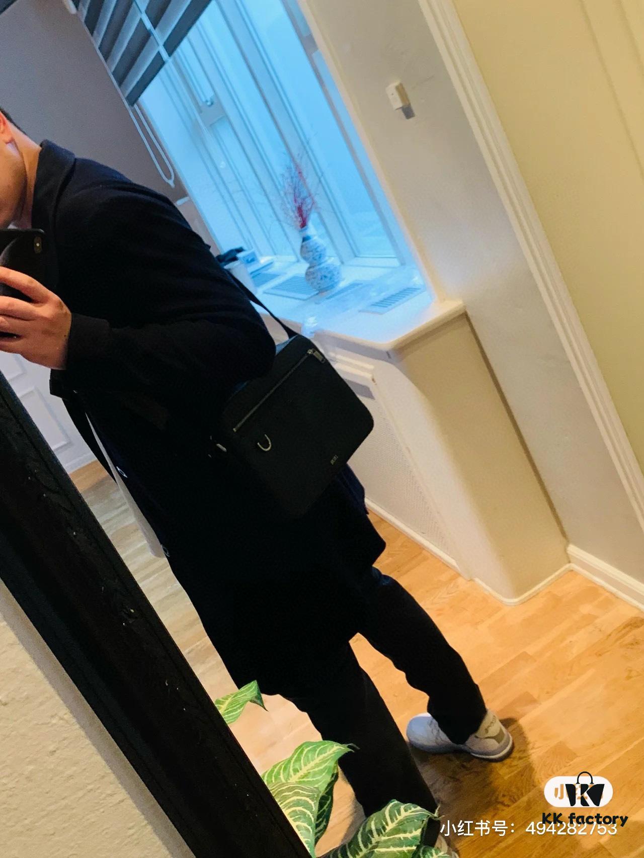 Safari Messenger Bag with Box This practical and compact messenger bag is ideal for everyday use. Crafted from black Oblique printed fabric, it features details in black grained calfskin leather. Equipped with a zippered compartment and a front pocket for daily essentials, it comes with an adjustable Christian Dior shoulder strap that allows for shoulder or crossbody wear.