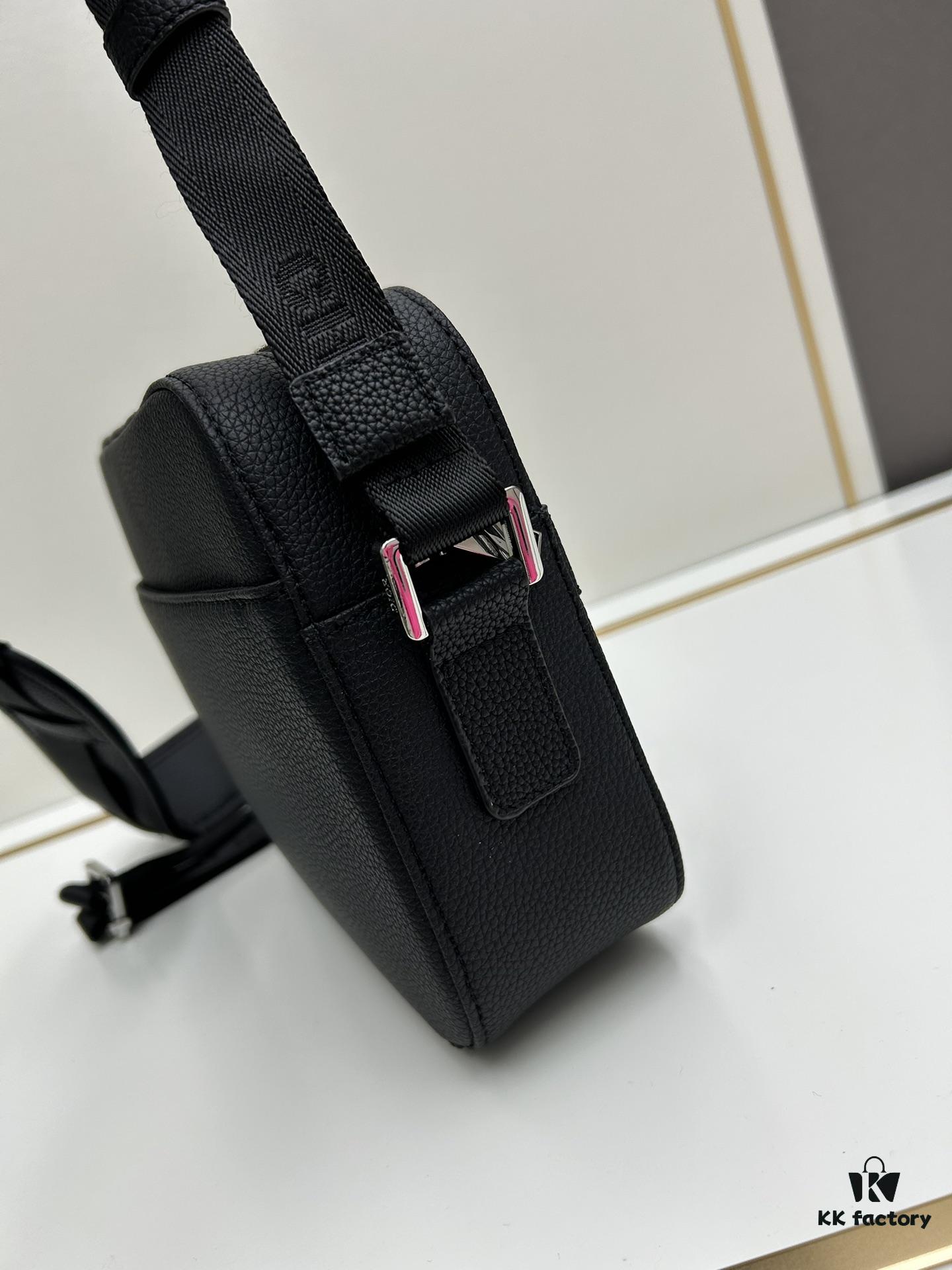 Safari Messenger Bag with Box, Practical and Compact for Everyday Use