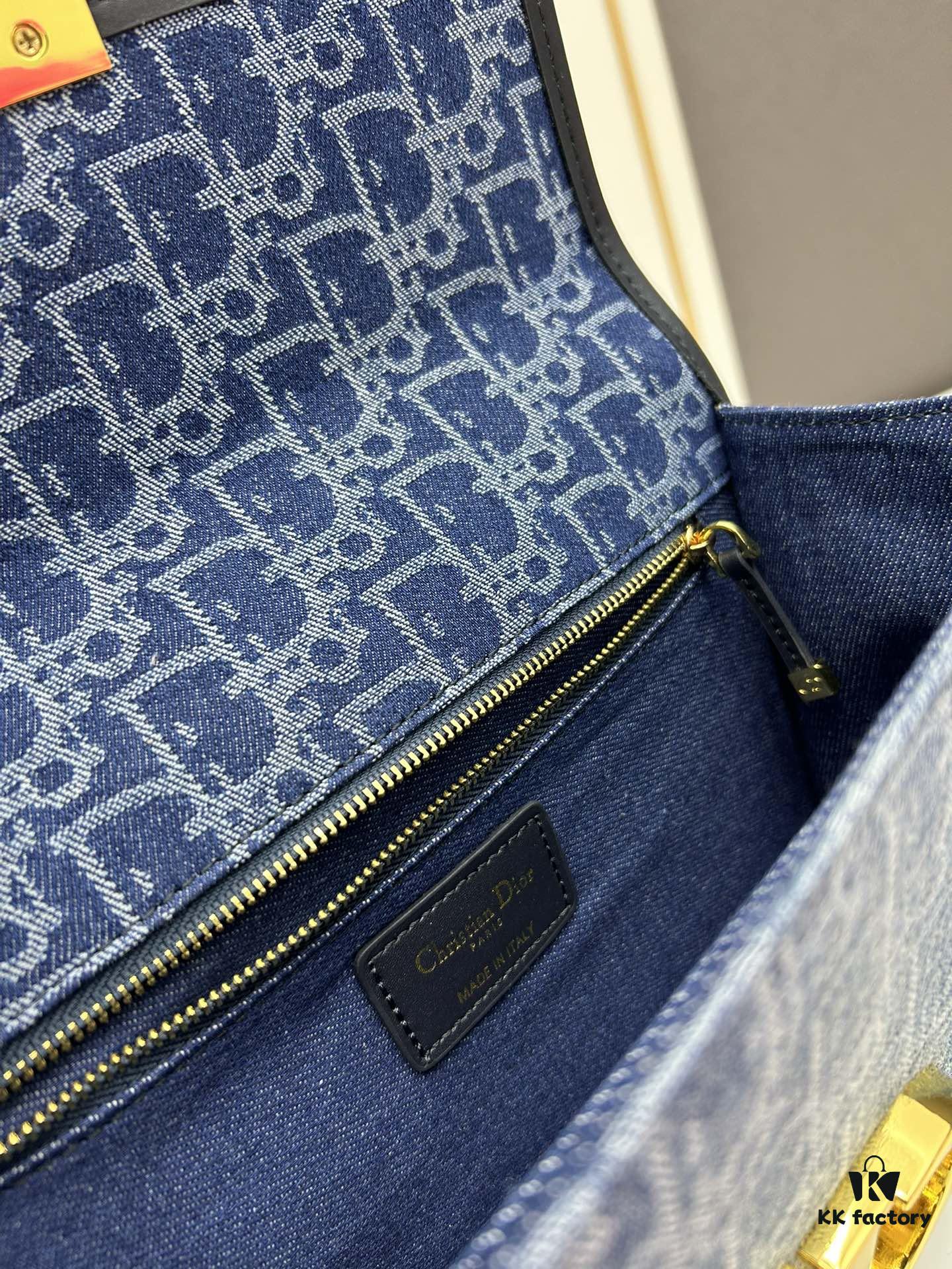 Large 30 Montaigne East-West Chain Bag in Denim Dior Oblique Jacquard