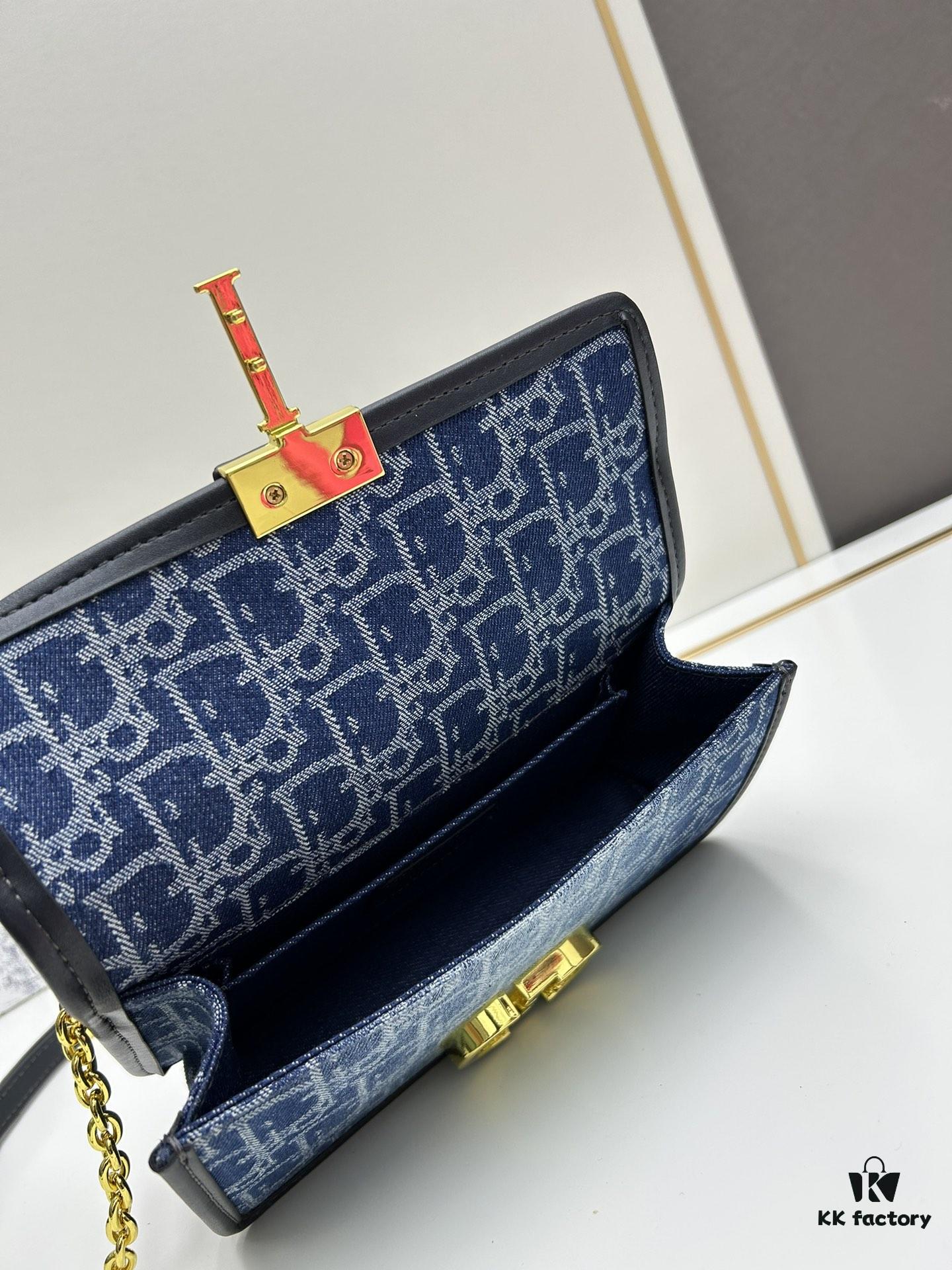 Small 30 Montaigne East-West Chain Bag with Box