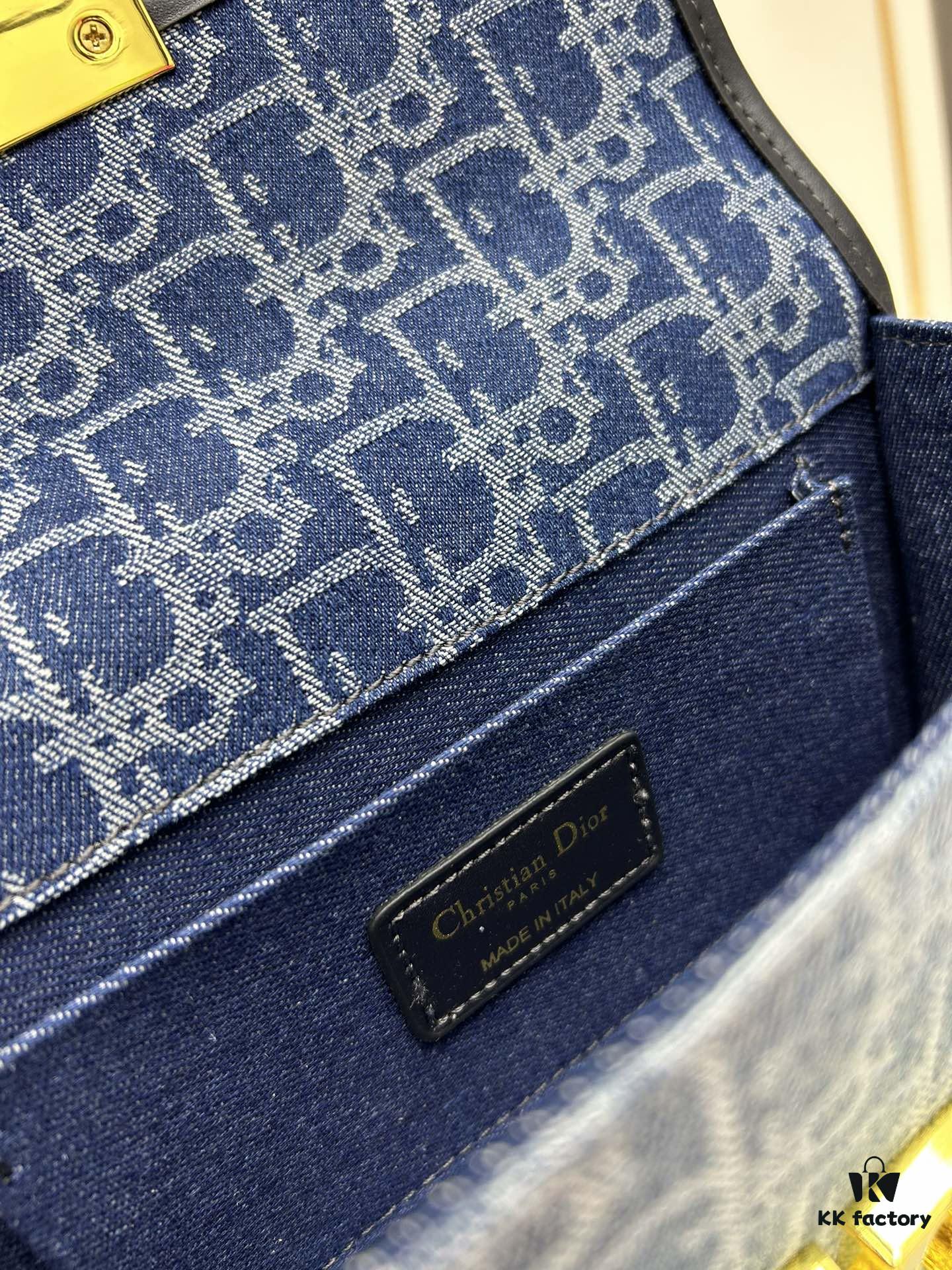 Small 30 Montaigne East-West Chain Bag with Box