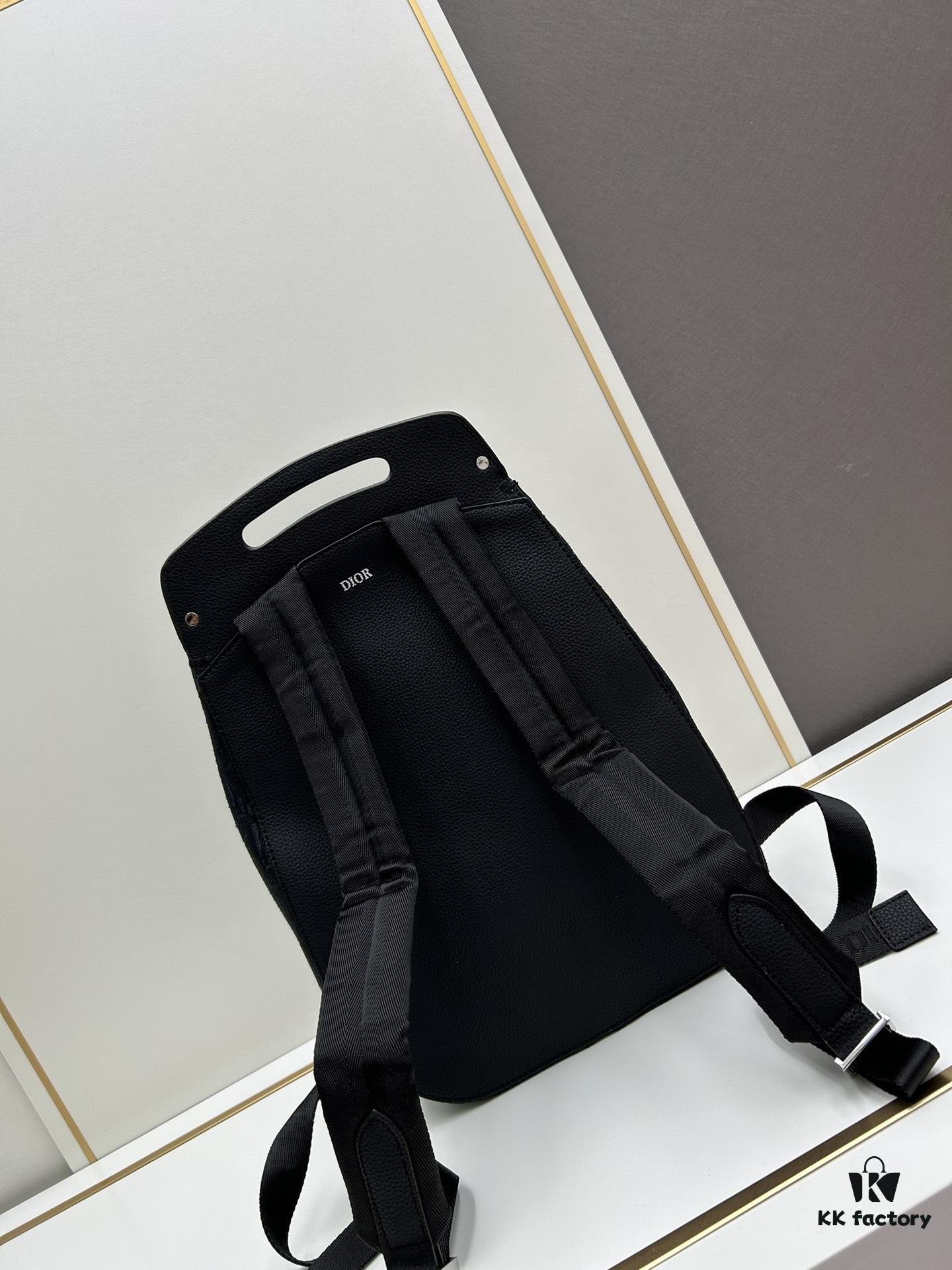Gallop Backpack in Black Grained Calfskin, Size 29x24x12, Model No. 9038