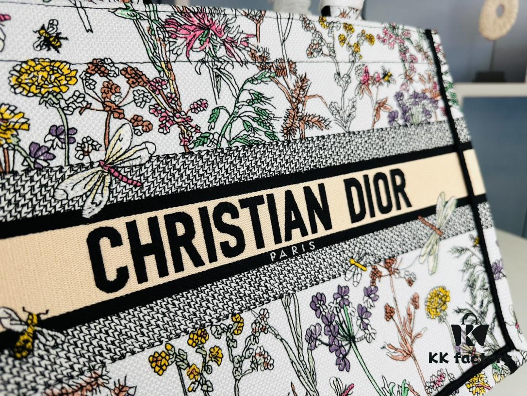 Embroidered Medium [Dior Book Tote]