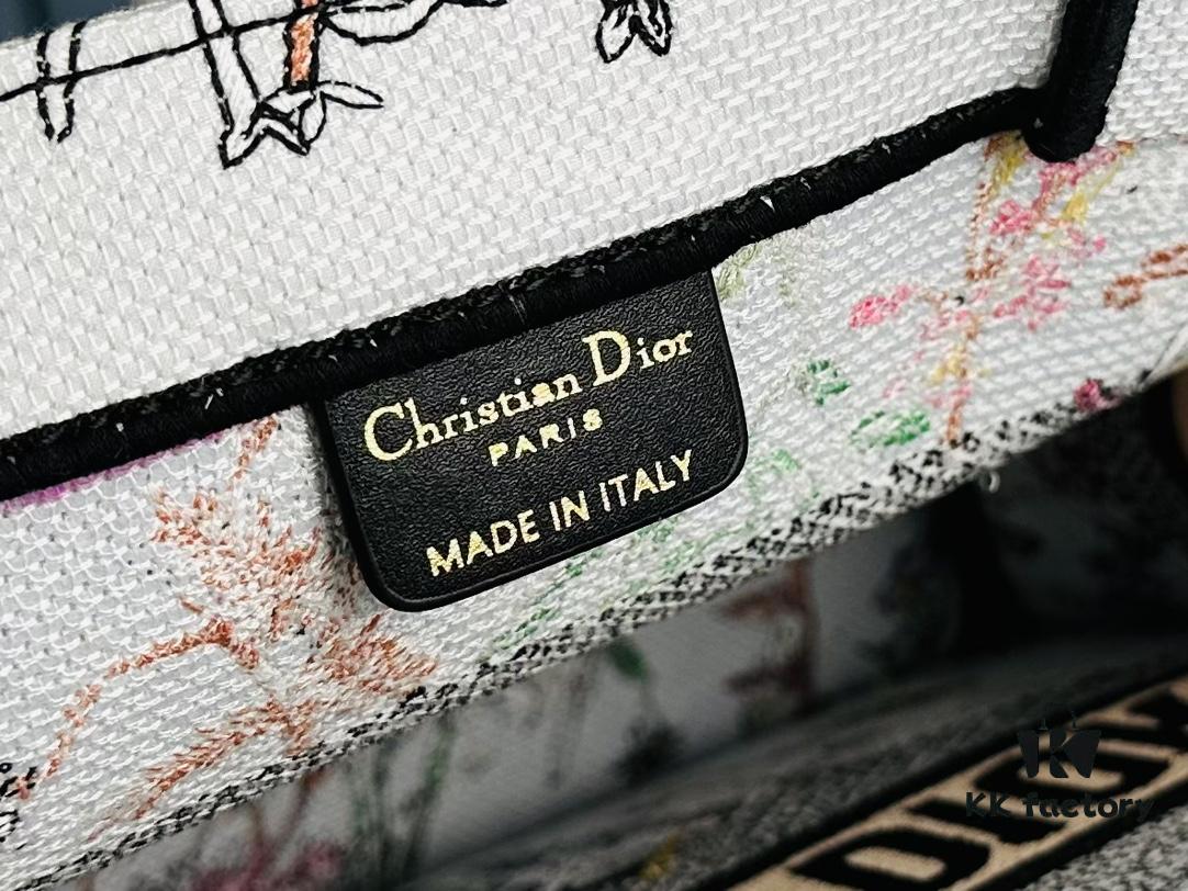 Embroidered Medium [Dior Book Tote]