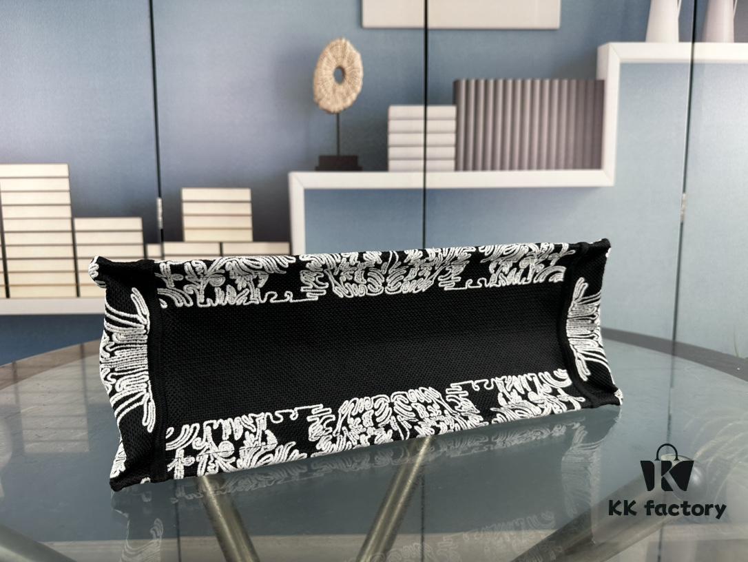 Embroidered Medium [Di0r Book Tote]