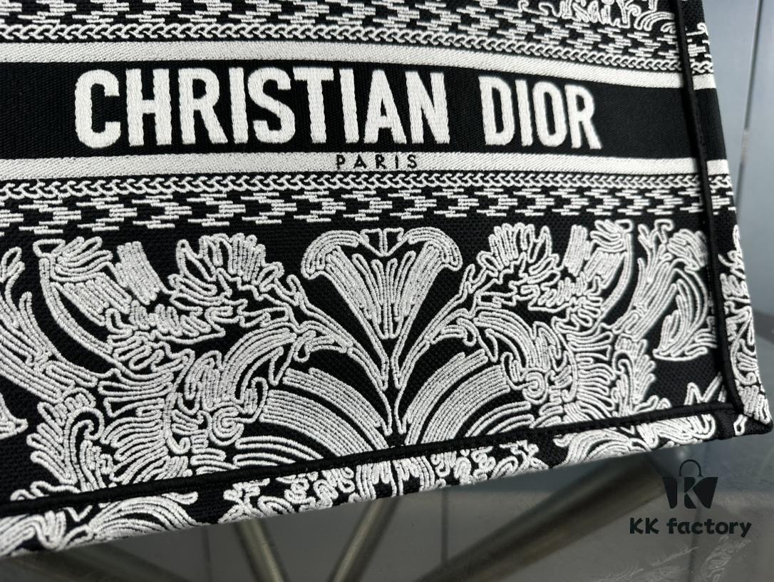 Embroidered Medium [Di0r Book Tote]