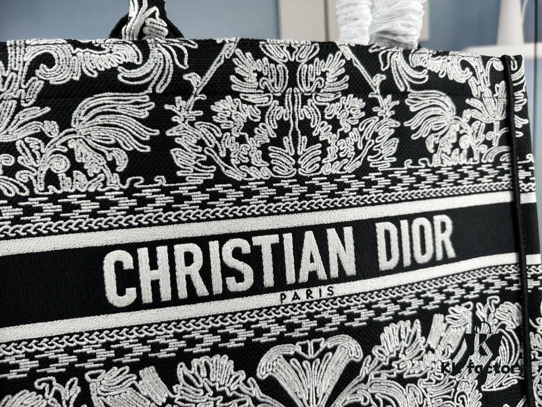 Embroidered Medium [Di0r Book Tote]